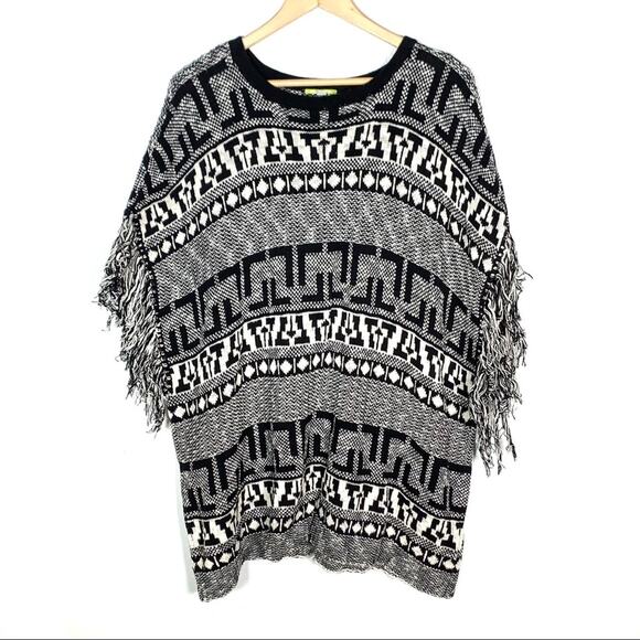 Gianni Bini Black and white poncho style sweater with fringe size medium M - Picture 1 of 5